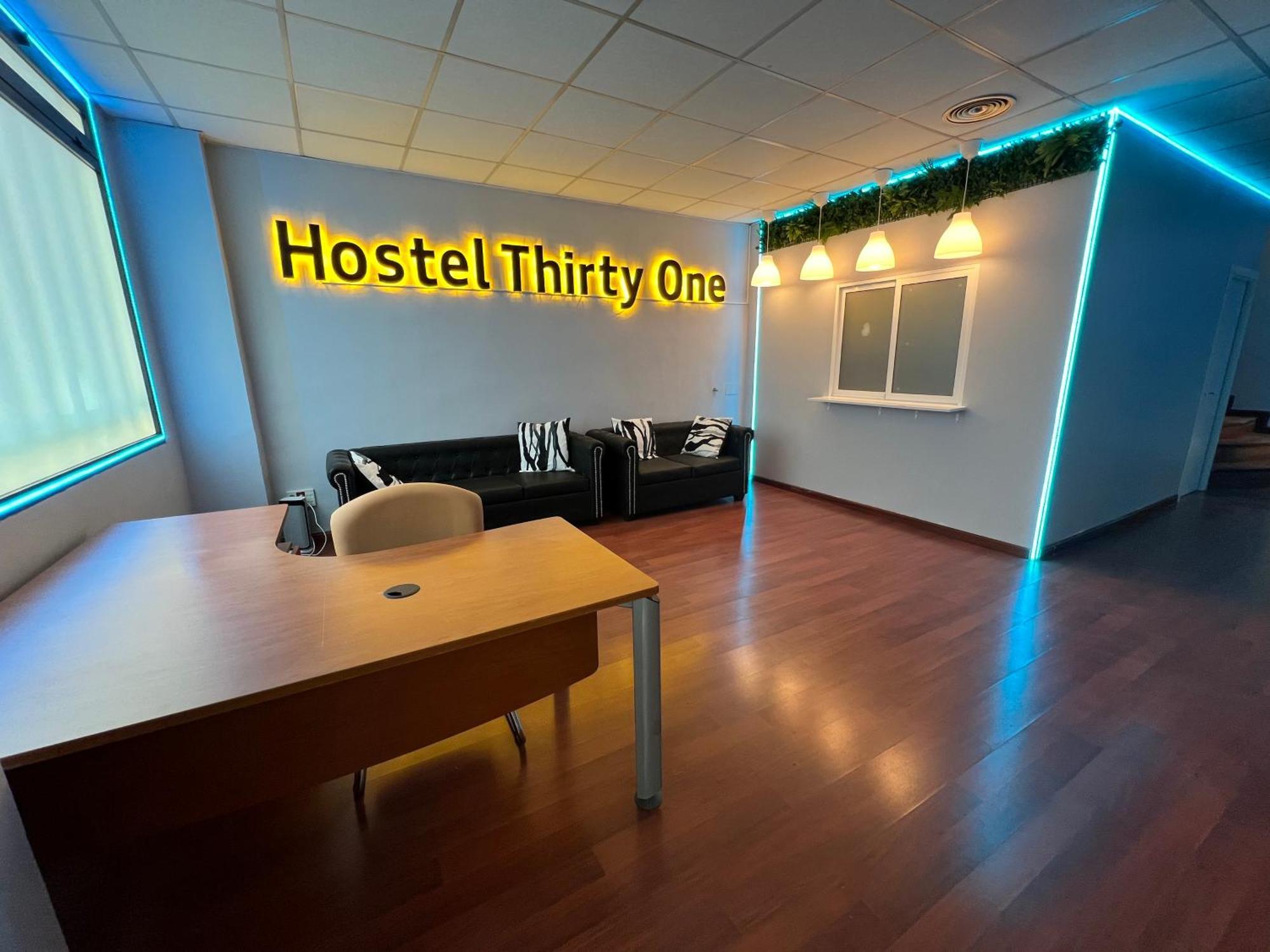 Hostel Thirty One Madrid Exterior photo